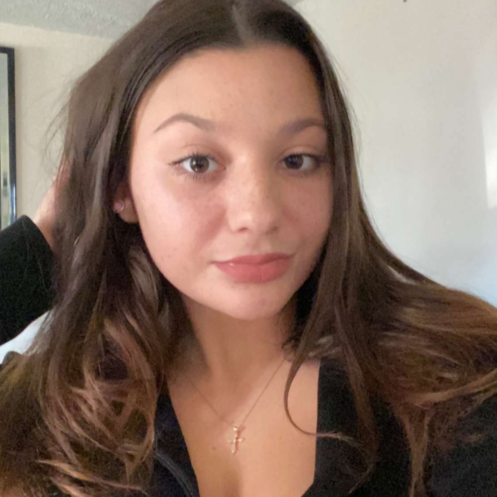 Meet your Posher, Alexis